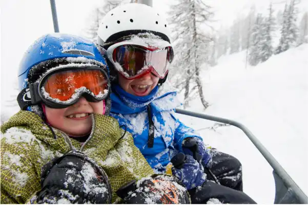 Vacances au ski : conseils équipement et sécurité pour les enfants