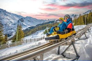 Luge sur rail en famille aux 7 Laux