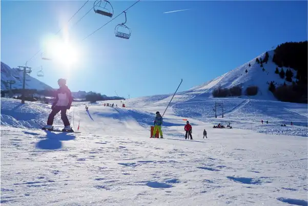 Vacances au ski : protégez les yeux des enfants