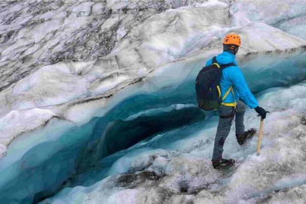 Randonnée sur un glacier de montagne