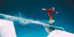 Figure de snow dans le snowpark des 2 Alpes