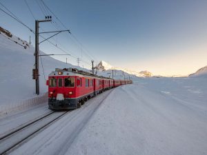 Train dans un paysage de neige