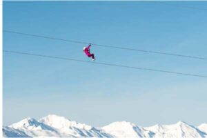 Tyrolienne à Val Thorens en hiver